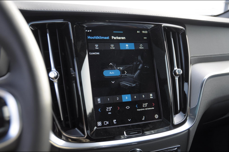 Volvo V60 T6 350PK Automaat Plug-in hybrid AWD Ultra Bright DEMO Roy Long range / Head-up display / Harman Kardon audio / Panoramadak / BLIS / Elektrisch bedienbare voorstoelen / Memory seats / Verwarmbare stoelen / Keyless entry /