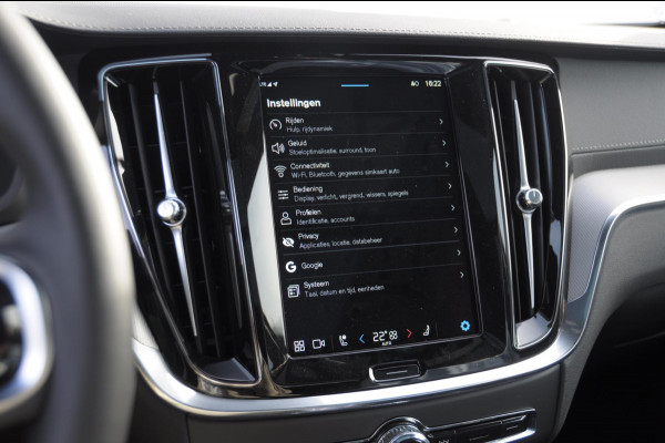 Volvo V60 T6 350PK Automaat Plug-in hybrid AWD Ultra Bright DEMO Roy Long range / Head-up display / Harman Kardon audio / Panoramadak / BLIS / Elektrisch bedienbare voorstoelen / Memory seats / Verwarmbare stoelen / Keyless entry /