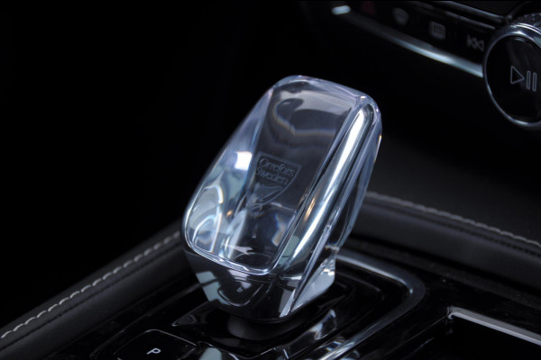 Volvo V60 T6 350PK Automaat Plug-in hybrid AWD Ultra Bright DEMO Roy Long range / Head-up display / Harman Kardon audio / Panoramadak / BLIS / Elektrisch bedienbare voorstoelen / Memory seats / Verwarmbare stoelen / Keyless entry /