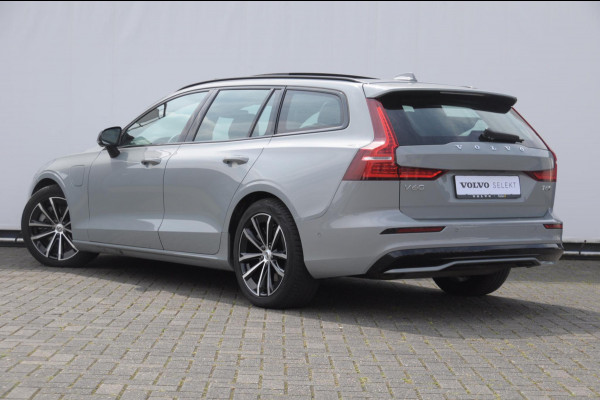 Volvo V60 T6 350PK Automaat Plus Dark / Adaptive cruise control / Elektrische stoelen / Harman Kardon audio / Trekhaak / Pilot assist / BLIS / Stoel en stuur verwarming / Elektrische achterklep / Parkeersensoren met 360 camera / Google infotainment