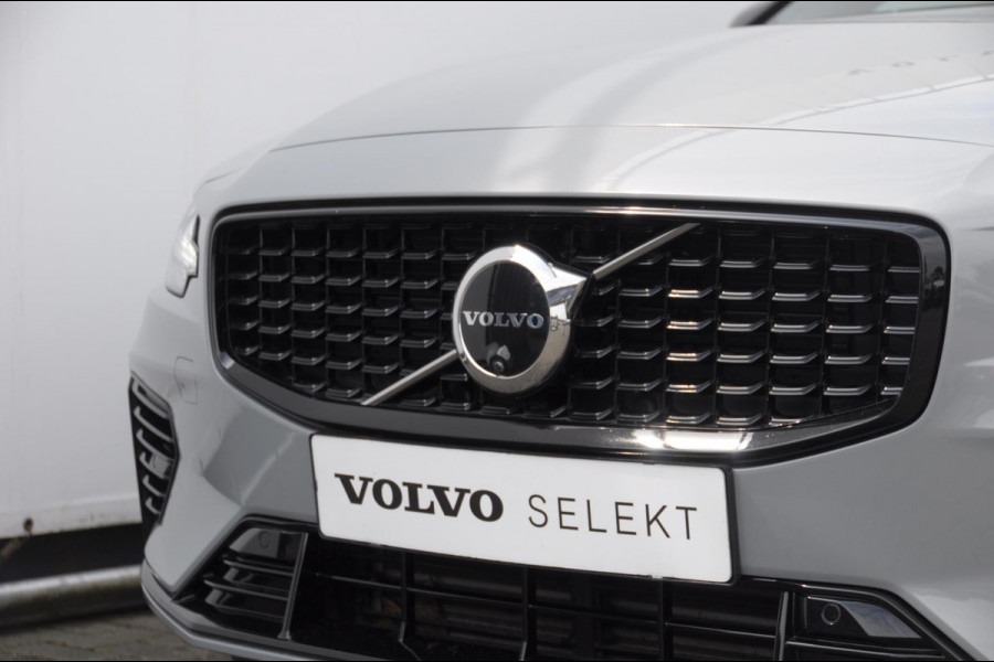 Volvo V60 T6 350PK Automaat Plus Dark / Adaptive cruise control / Elektrische stoelen / Harman Kardon audio / Trekhaak / Pilot assist / BLIS / Stoel en stuur verwarming / Elektrische achterklep / Parkeersensoren met 360 camera / Google infotainment