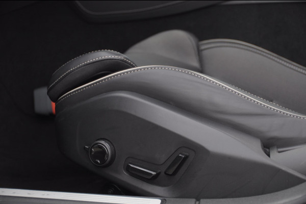 Volvo V60 T6 350PK Automaat Plus Dark / Adaptive cruise control / Elektrische stoelen / Harman Kardon audio / Trekhaak / Pilot assist / BLIS / Stoel en stuur verwarming / Elektrische achterklep / Parkeersensoren met 360 camera / Google infotainment