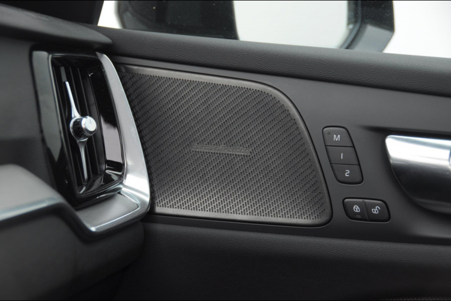Volvo V60 T6 350PK Automaat Plus Dark / Adaptive cruise control / Elektrische stoelen / Harman Kardon audio / Trekhaak / Pilot assist / BLIS / Stoel en stuur verwarming / Elektrische achterklep / Parkeersensoren met 360 camera / Google infotainment