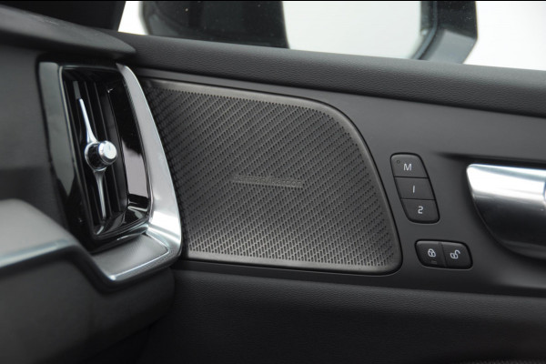 Volvo V60 T6 350PK Automaat Plus Dark / Adaptive cruise control / Elektrische stoelen / Harman Kardon audio / Trekhaak / Pilot assist / BLIS / Stoel en stuur verwarming / Elektrische achterklep / Parkeersensoren met 360 camera / Google infotainment