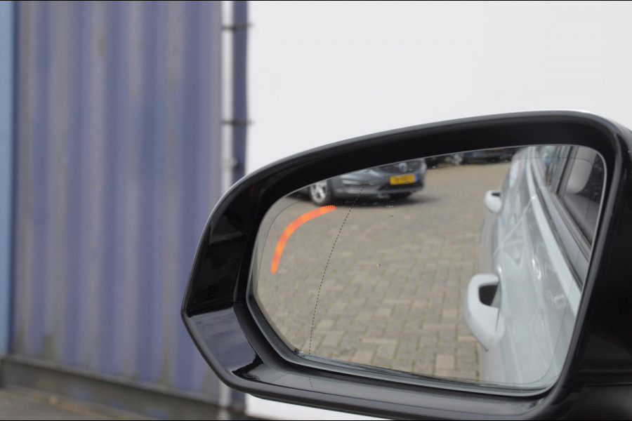 Volvo V60 T6 350PK Automaat Plus Dark / Adaptive cruise control / Elektrische stoelen / Harman Kardon audio / Trekhaak / Pilot assist / BLIS / Stoel en stuur verwarming / Elektrische achterklep / Parkeersensoren met 360 camera / Google infotainment
