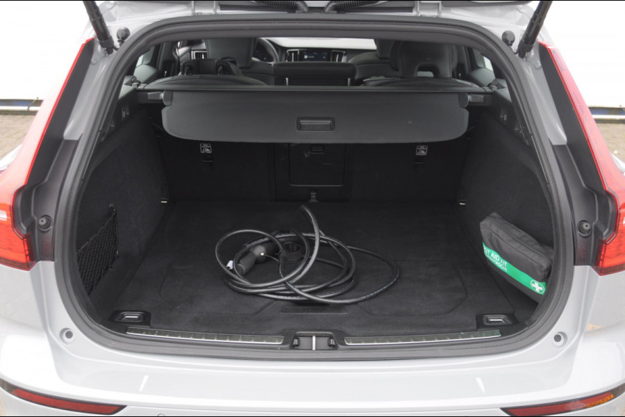 Volvo V60 T6 350PK Automaat Plus Dark / Adaptive cruise control / Elektrische stoelen / Harman Kardon audio / Trekhaak / Pilot assist / BLIS / Stoel en stuur verwarming / Elektrische achterklep / Parkeersensoren met 360 camera / Google infotainment