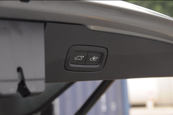 Volvo V60 T6 350PK Automaat Plus Dark / Adaptive cruise control / Elektrische stoelen / Harman Kardon audio / Trekhaak / Pilot assist / BLIS / Stoel en stuur verwarming / Elektrische achterklep / Parkeersensoren met 360 camera / Google infotainment