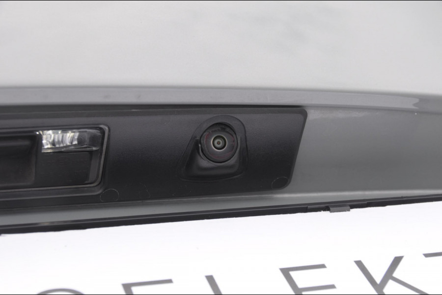 Volvo V60 T6 350PK Automaat Plus Dark / Adaptive cruise control / Elektrische stoelen / Harman Kardon audio / Trekhaak / Pilot assist / BLIS / Stoel en stuur verwarming / Elektrische achterklep / Parkeersensoren met 360 camera / Google infotainment