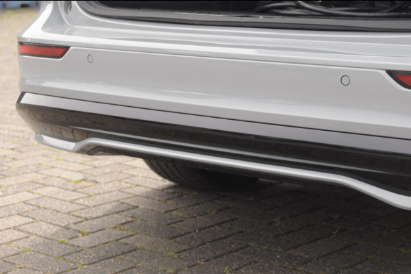Volvo V60 T6 350PK Automaat Plus Dark / Adaptive cruise control / Elektrische stoelen / Harman Kardon audio / Trekhaak / Pilot assist / BLIS / Stoel en stuur verwarming / Elektrische achterklep / Parkeersensoren met 360 camera / Google infotainment