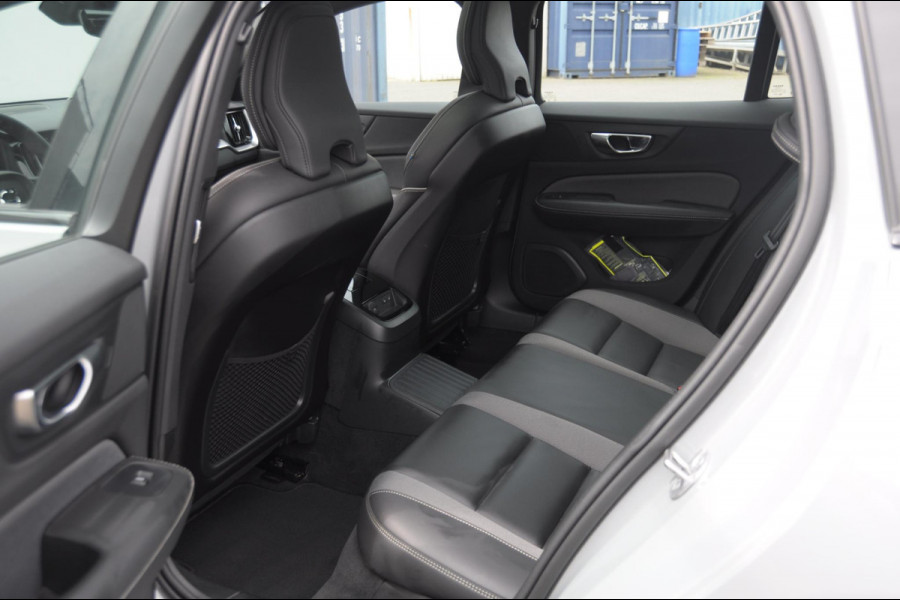 Volvo V60 T6 350PK Automaat Plus Dark / Adaptive cruise control / Elektrische stoelen / Harman Kardon audio / Trekhaak / Pilot assist / BLIS / Stoel en stuur verwarming / Elektrische achterklep / Parkeersensoren met 360 camera / Google infotainment