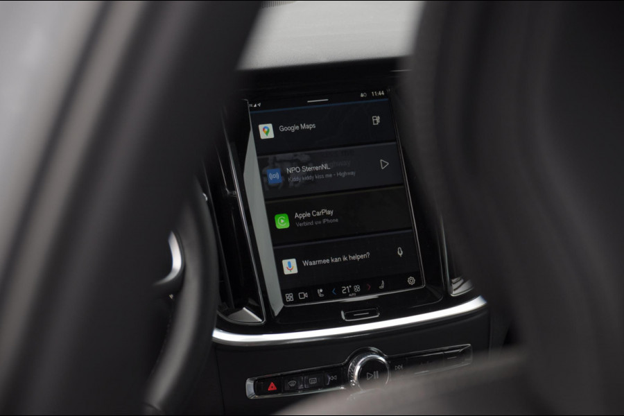 Volvo V60 T6 350PK Automaat Plus Dark / Adaptive cruise control / Elektrische stoelen / Harman Kardon audio / Trekhaak / Pilot assist / BLIS / Stoel en stuur verwarming / Elektrische achterklep / Parkeersensoren met 360 camera / Google infotainment