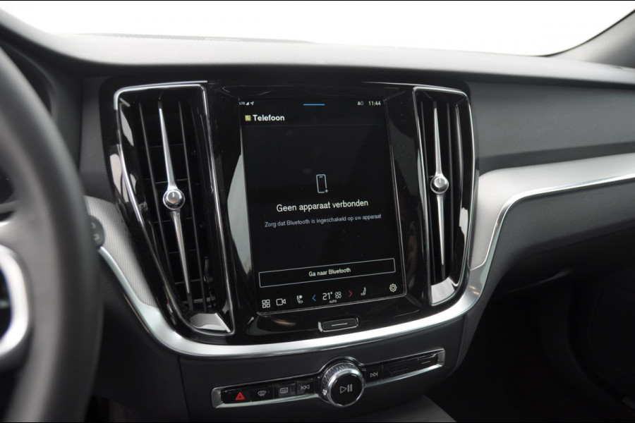 Volvo V60 T6 350PK Automaat Plus Dark / Adaptive cruise control / Elektrische stoelen / Harman Kardon audio / Trekhaak / Pilot assist / BLIS / Stoel en stuur verwarming / Elektrische achterklep / Parkeersensoren met 360 camera / Google infotainment