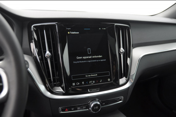 Volvo V60 T6 350PK Automaat Plus Dark / Adaptive cruise control / Elektrische stoelen / Harman Kardon audio / Trekhaak / Pilot assist / BLIS / Stoel en stuur verwarming / Elektrische achterklep / Parkeersensoren met 360 camera / Google infotainment