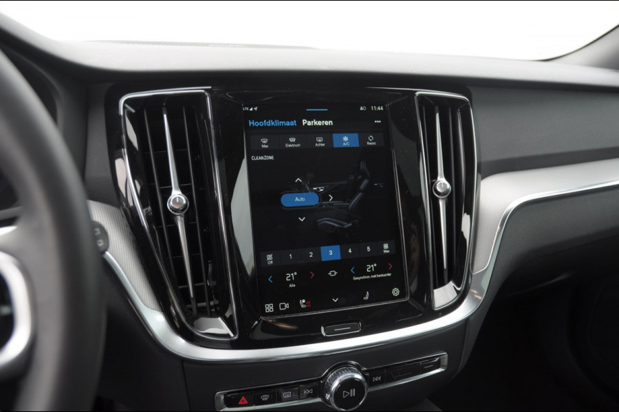 Volvo V60 T6 350PK Automaat Plus Dark / Adaptive cruise control / Elektrische stoelen / Harman Kardon audio / Trekhaak / Pilot assist / BLIS / Stoel en stuur verwarming / Elektrische achterklep / Parkeersensoren met 360 camera / Google infotainment