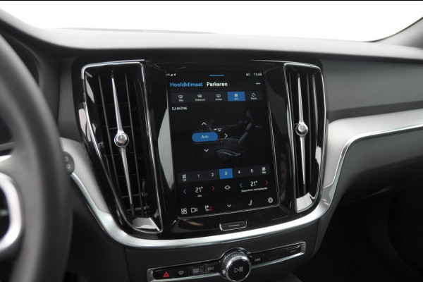 Volvo V60 T6 350PK Automaat Plus Dark / Adaptive cruise control / Elektrische stoelen / Harman Kardon audio / Trekhaak / Pilot assist / BLIS / Stoel en stuur verwarming / Elektrische achterklep / Parkeersensoren met 360 camera / Google infotainment