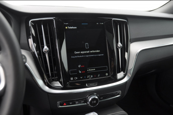 Volvo V60 T6 350PK Automaat Plus Dark / Adaptive cruise control / Elektrische stoelen / Harman Kardon audio / Trekhaak / Pilot assist / BLIS / Stoel en stuur verwarming / Elektrische achterklep / Parkeersensoren met 360 camera / Google infotainment