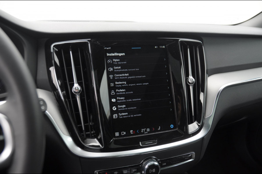 Volvo V60 T6 350PK Automaat Plus Dark / Adaptive cruise control / Elektrische stoelen / Harman Kardon audio / Trekhaak / Pilot assist / BLIS / Stoel en stuur verwarming / Elektrische achterklep / Parkeersensoren met 360 camera / Google infotainment