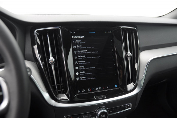 Volvo V60 T6 350PK Automaat Plus Dark / Adaptive cruise control / Elektrische stoelen / Harman Kardon audio / Trekhaak / Pilot assist / BLIS / Stoel en stuur verwarming / Elektrische achterklep / Parkeersensoren met 360 camera / Google infotainment