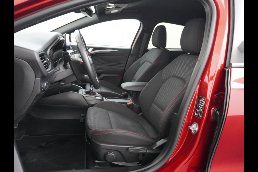 Ford FOCUS Wagon 1.0T 126PK ST Line 18" Navi Apple Carplay Android Auto Ecc Trekhaak Design Pack 2 Stuur+Stoel+Voorruit Verwarming Cruise Control EcoBoost Winter Pack Keyless Led Comfort Pack Lmv  Privacy Glas Licht-Regensensor Wifi Bluetooth Rijstrooksensor 1e Eigenaar 1.383KG