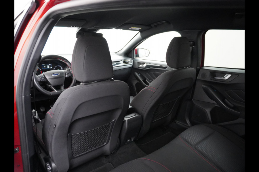 Ford FOCUS Wagon 1.0T 126PK ST Line 18" Navi Apple Carplay Android Auto Ecc Trekhaak Design Pack 2 Stuur+Stoel+Voorruit Verwarming Cruise Control EcoBoost Winter Pack Keyless Led Comfort Pack Lmv  Privacy Glas Licht-Regensensor Wifi Bluetooth Rijstrooksensor 1e Eigenaar 1.383KG