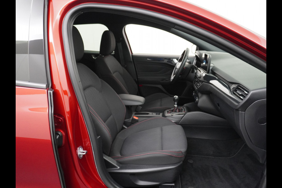 Ford FOCUS Wagon 1.0T 126PK ST Line 18" Navi Apple Carplay Android Auto Ecc Trekhaak Design Pack 2 Stuur+Stoel+Voorruit Verwarming Cruise Control EcoBoost Winter Pack Keyless Led Comfort Pack Lmv  Privacy Glas Licht-Regensensor Wifi Bluetooth Rijstrooksensor 1e Eigenaar 1.383KG