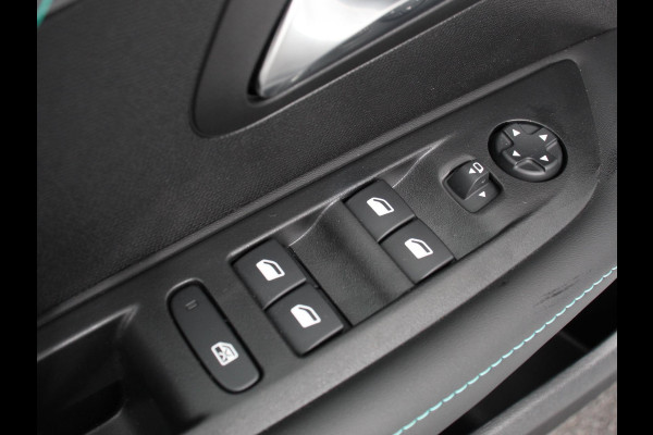 Peugeot 208 1.2 PureTech Allure Pack Achteruitrij camera Climate control LED Adaptieve cruise control Parkeersensor achter Verwarmde voorstoelen