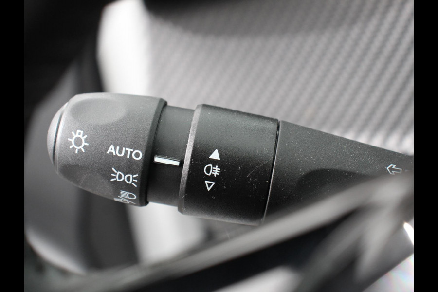 Peugeot 208 1.2 PureTech Allure Pack Achteruitrij camera Climate control LED Adaptieve cruise control Parkeersensor achter Verwarmde voorstoelen