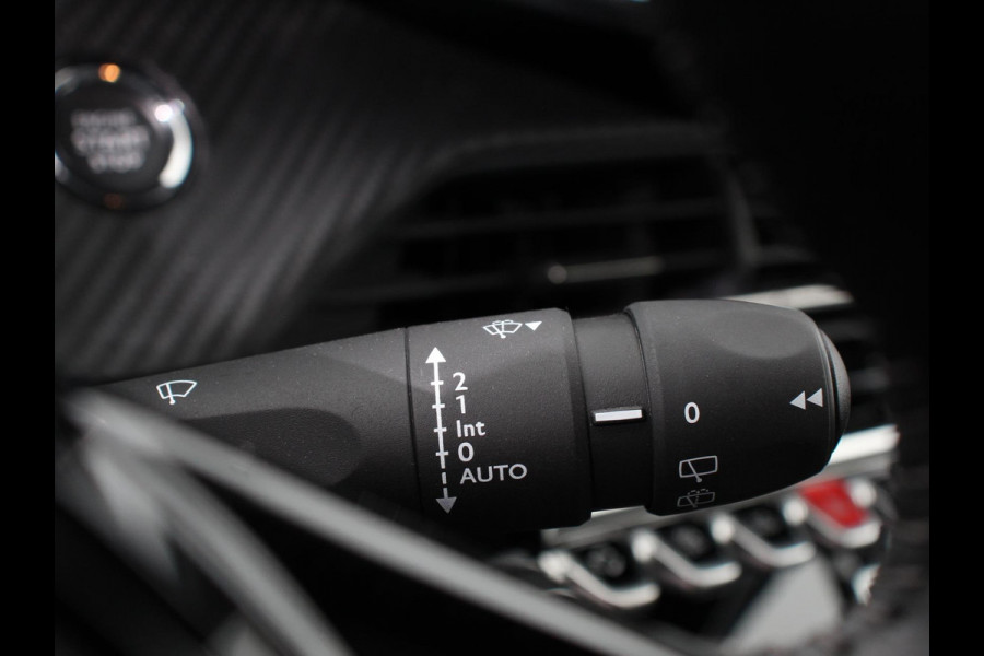Peugeot 208 1.2 PureTech Allure Pack Achteruitrij camera Climate control LED Adaptieve cruise control Parkeersensor achter Verwarmde voorstoelen