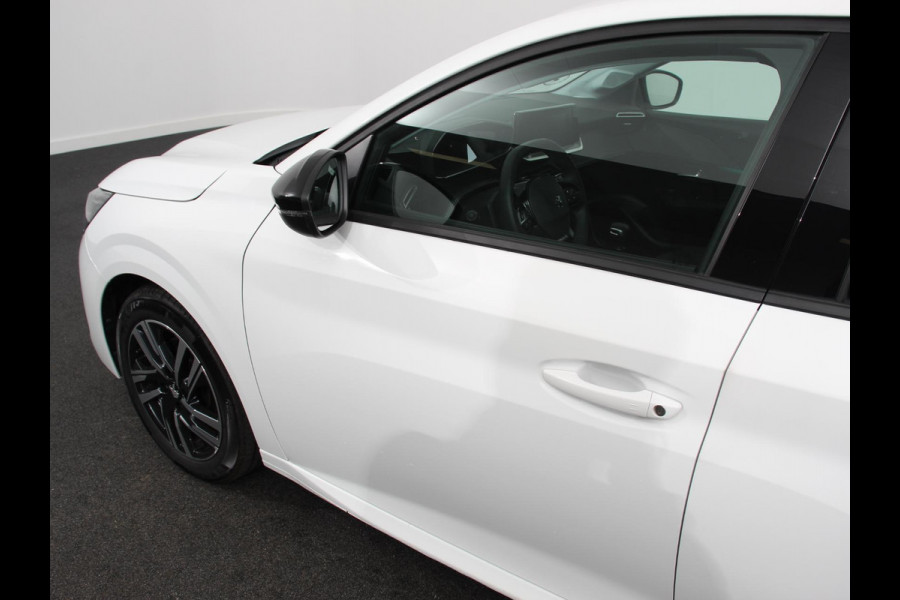 Peugeot 208 1.2 PureTech Allure Pack Achteruitrij camera Climate control LED Adaptieve cruise control Parkeersensor achter Verwarmde voorstoelen