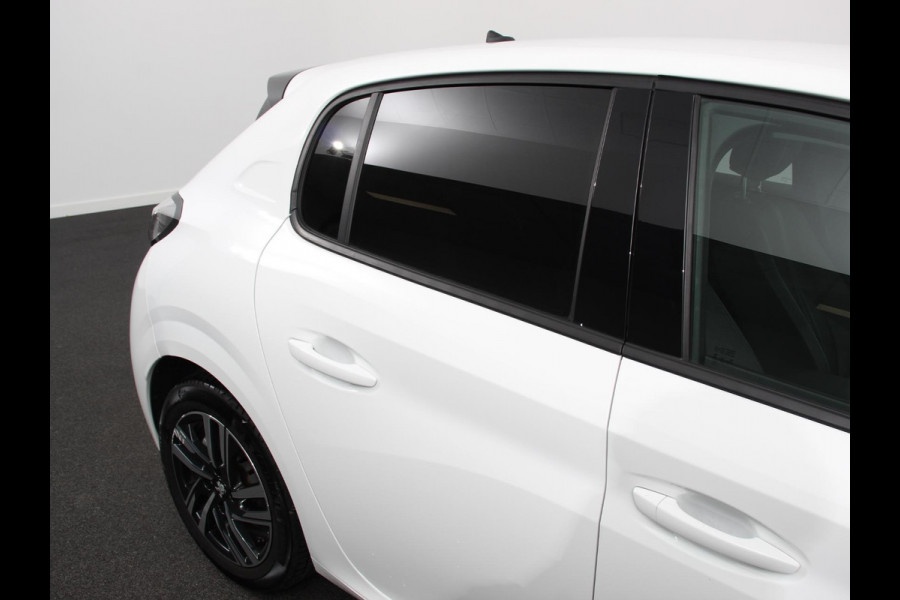 Peugeot 208 1.2 PureTech Allure Pack Achteruitrij camera Climate control LED Adaptieve cruise control Parkeersensor achter Verwarmde voorstoelen