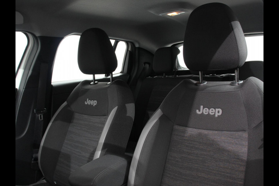 Jeep Avenger Longitude 54 kWh Navigatie Apple Carplay/ Android Auto Parkeersensor achter Cruise Control Stoelverwarming Full LED Virtual Cockpit Climate Control