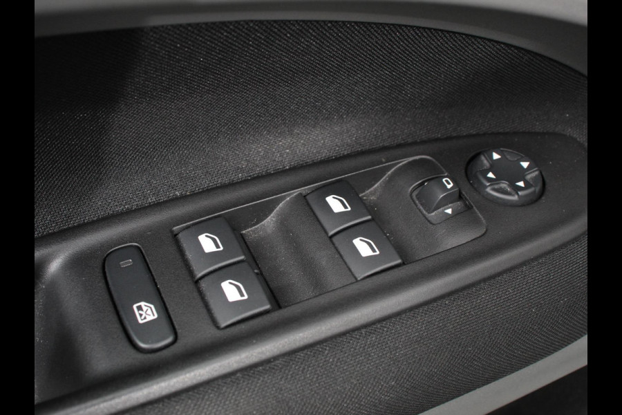 Jeep Avenger Longitude 54 kWh Navigatie Apple Carplay/ Android Auto Parkeersensor achter Cruise Control Stoelverwarming Full LED Virtual Cockpit Climate Control