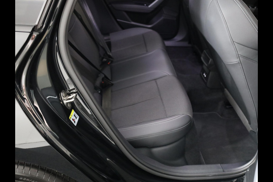 Audi A3 Sportback 30 TFSI S edition 115 PK Automaat | Verlengde garantie |  Navigatie | Park pakket | Zwart optiek | Privacy glas |