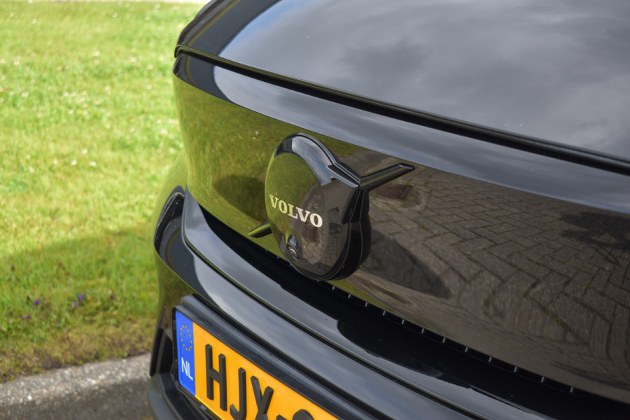 Volvo EX40 Single Motor Extended Range Plus Black Ed. 82 kWh | H&K | Blis | ACC | Stuurverwarming | 20" LMV | 360 camera | Getint glas | Apple carplay