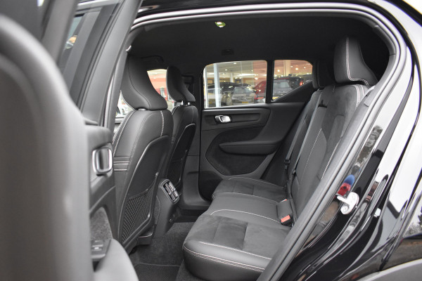 Volvo EX40 Single Motor Extended Range Plus Black Ed. 82 kWh | H&K | Blis | ACC | Stuurverwarming | 20" LMV | 360 camera | Getint glas | Apple carplay