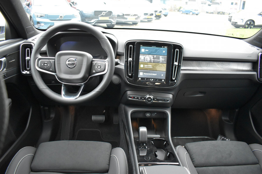 Volvo EX40 Single Motor Extended Range Plus Black Ed. 82 kWh | H&K | Blis | ACC | Stuurverwarming | 20" LMV | 360 camera | Getint glas | Apple carplay
