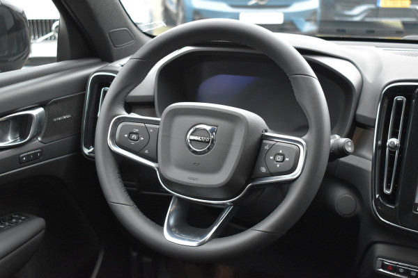 Volvo EX40 Single Motor Extended Range Plus Black Ed. 82 kWh | H&K | Blis | ACC | Stuurverwarming | 20" LMV | 360 camera | Getint glas | Apple carplay