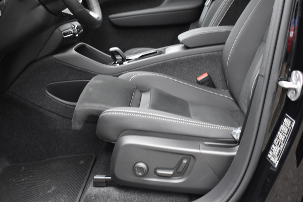Volvo EX40 Single Motor Extended Range Plus Black Ed. 82 kWh | H&K | Blis | ACC | Stuurverwarming | 20" LMV | 360 camera | Getint glas | Apple carplay