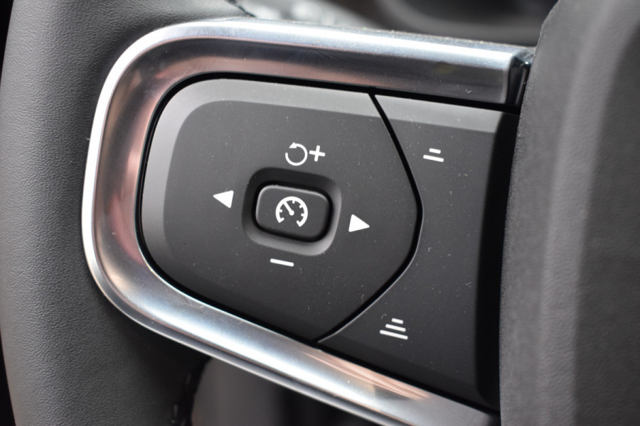 Volvo EX40 Single Motor Extended Range Plus Black Ed. 82 kWh | H&K | Blis | ACC | Stuurverwarming | 20" LMV | 360 camera | Getint glas | Apple carplay