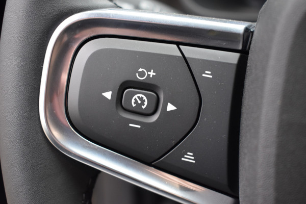 Volvo EX40 Single Motor Extended Range Plus Black Ed. 82 kWh | H&K | Blis | ACC | Stuurverwarming | 20" LMV | 360 camera | Getint glas | Apple carplay