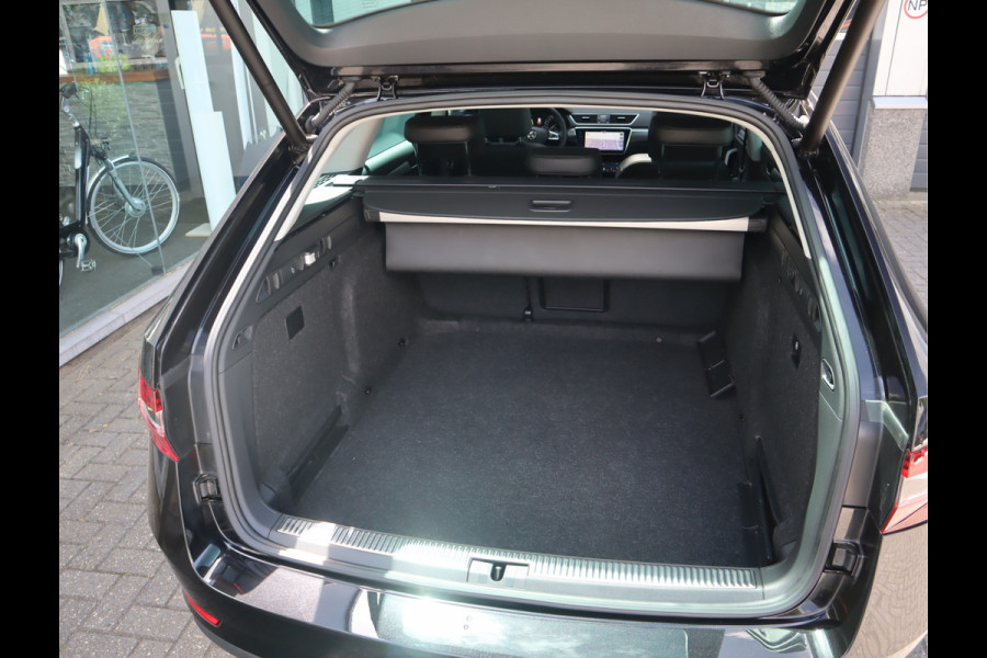 Škoda Superb Combi 1.5 TSI ACT Style Business / Panoramadak / 9.000 KM!