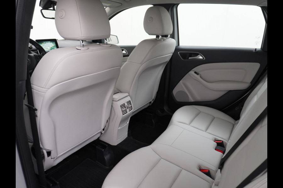 Mercedes-Benz B-Klasse 180CDI Leer Navi Camera Ecc Sport-Comfort-Stoelen+Verwarmd Cruise Control Ambition Collission prev asst Bluetooth Keyless Licht en Zicht pakket Alarmoproepsysteem knie-airbag BlueEFFICIENCY Euro 6