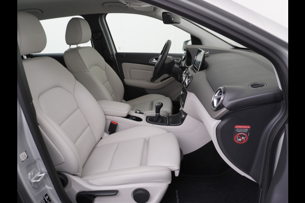 Mercedes-Benz B-Klasse 180CDI Leer Navi Camera Ecc Sport-Comfort-Stoelen+Verwarmd Cruise Control Ambition Collission prev asst Bluetooth Keyless Licht en Zicht pakket Alarmoproepsysteem knie-airbag BlueEFFICIENCY Euro 6