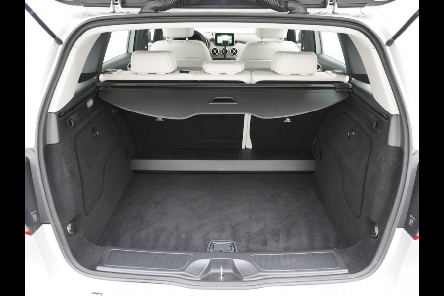 Mercedes-Benz B-Klasse 180CDI Leer Navi Camera Ecc Sport-Comfort-Stoelen+Verwarmd Cruise Control Ambition Collission prev asst Bluetooth Keyless Licht en Zicht pakket Alarmoproepsysteem knie-airbag BlueEFFICIENCY Euro 6