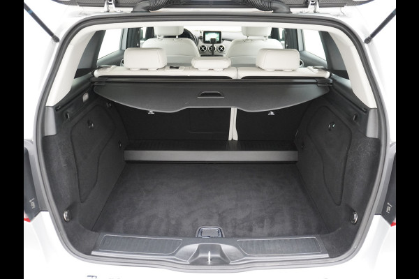Mercedes-Benz B-Klasse 180CDI Leer Navi Camera Ecc Sport-Comfort-Stoelen+Verwarmd Cruise Control Ambition Collission prev asst Bluetooth Keyless Licht en Zicht pakket Alarmoproepsysteem knie-airbag BlueEFFICIENCY Euro 6