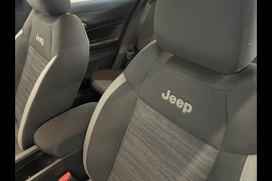 Jeep Avenger Longitude 54 kWh Business Epowertrain Navigatie Apple Carplay/ Android Auto Parkeersensor achter Cruise Control Stoelverwarming Full LED Virtual Cockpit Climate Control