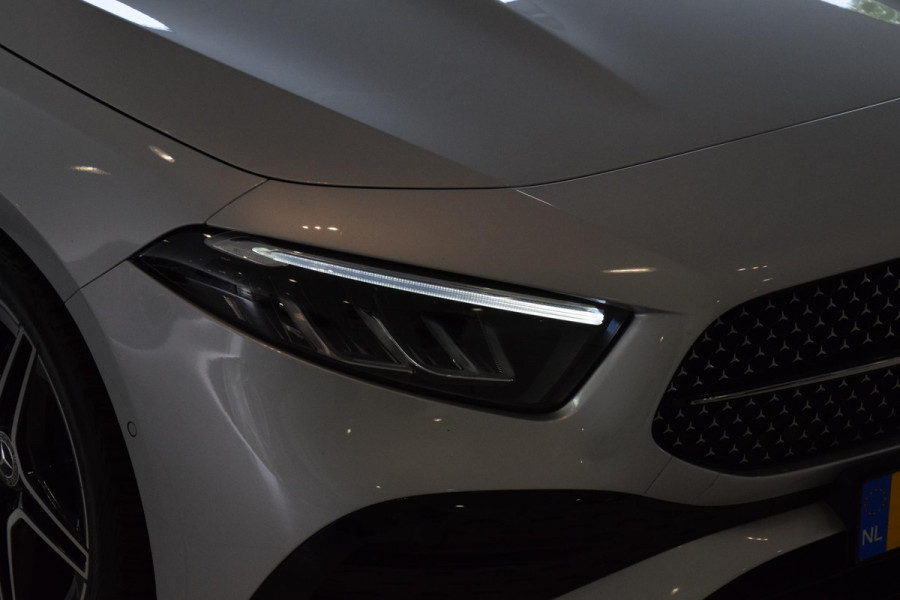 Mercedes-Benz A-Klasse 180 AMG Line|Dak|Sfeer|Camera|Led|18"