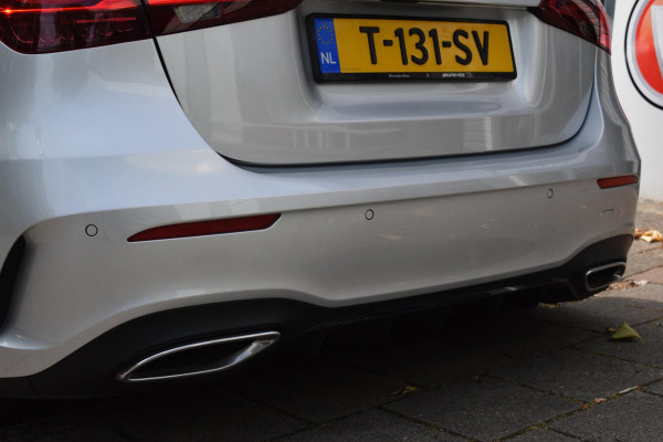 Mercedes-Benz A-Klasse 180 AMG Line|Dak|Sfeer|Camera|Led|18"