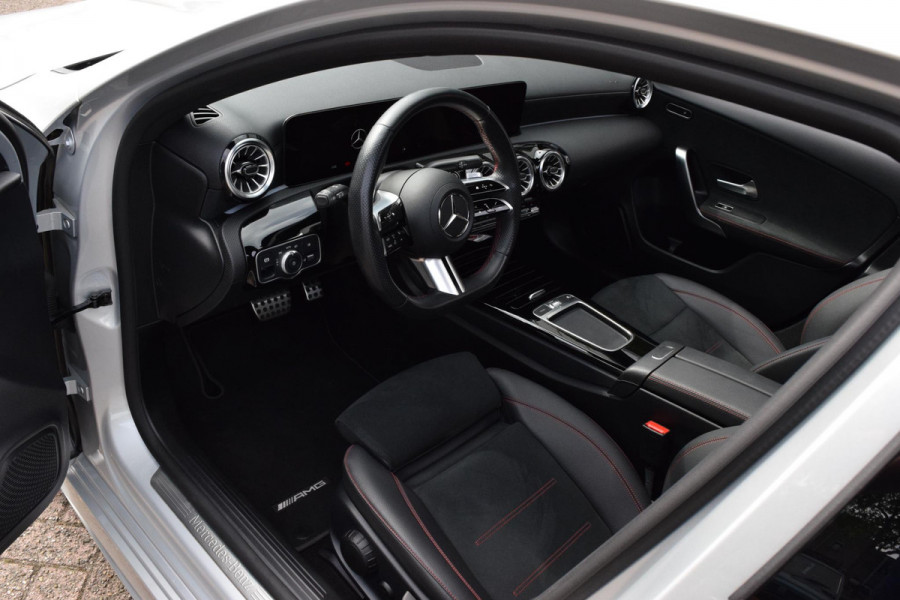 Mercedes-Benz A-Klasse 180 AMG Line|Dak|Sfeer|Camera|Led|18"