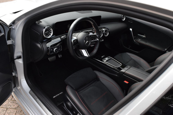Mercedes-Benz A-Klasse 180 AMG Line|Dak|Sfeer|Camera|Led|18"